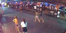 Belebte Straße mit Restaurants Webcam