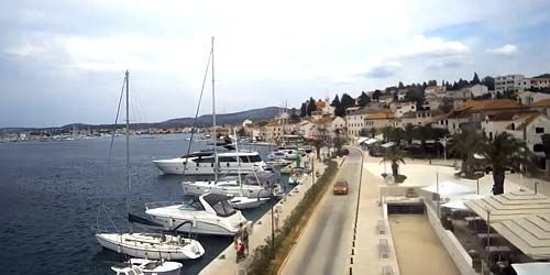 Terrapieno con posti barca per yacht a Rogoznica Webcam