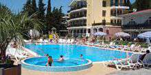 Swimmingpool des Hotels Demerji Webcam - Aluschta