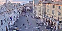 Commune Square, fontana con tre leoni Webcam - Assisi