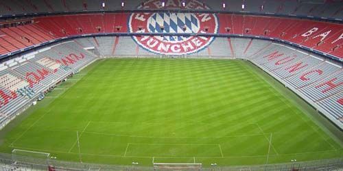 Fußballplatz mit Tribünen in der Allianz Arena Webcam