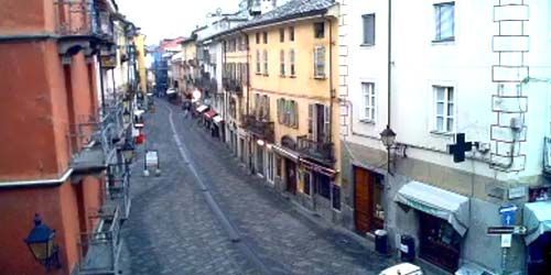 Pedoni nel centro della città Webcam - Aosta