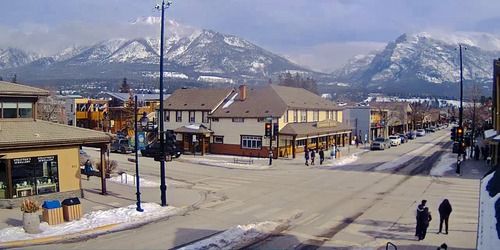 Rue principale de la ville. Vue sur le mont Townsend. Webcam