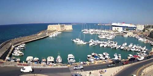Fortezza di Kules sullo sfondo della baia con yacht Webcam - Heraklion