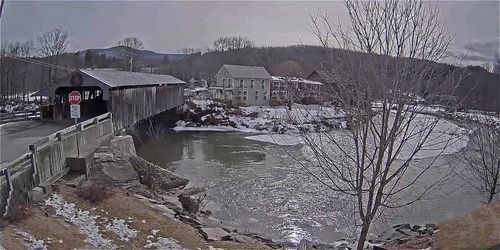 Mad River et pont couvert sur la rivière Webcam - Waitsfield