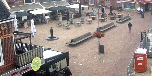Piazza con ristoranti e caffè a Egmond aan Zee Webcam