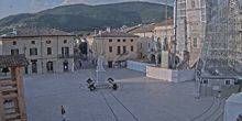 Place avec le monument à Saint Giuseppe Benedetto Webcam