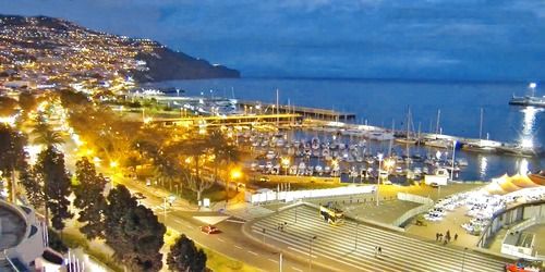 Port de plaisance de la ville. Panorama de la mer. Webcam - Funchal