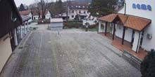 La piazza centrale del villaggio di Kumrovets Webcam